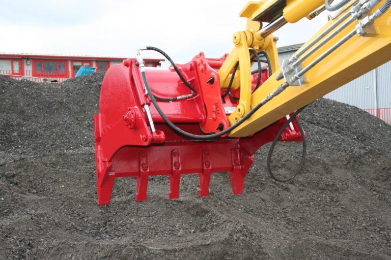 The Benefits of Excavator Attachments in Construction and Agriculture