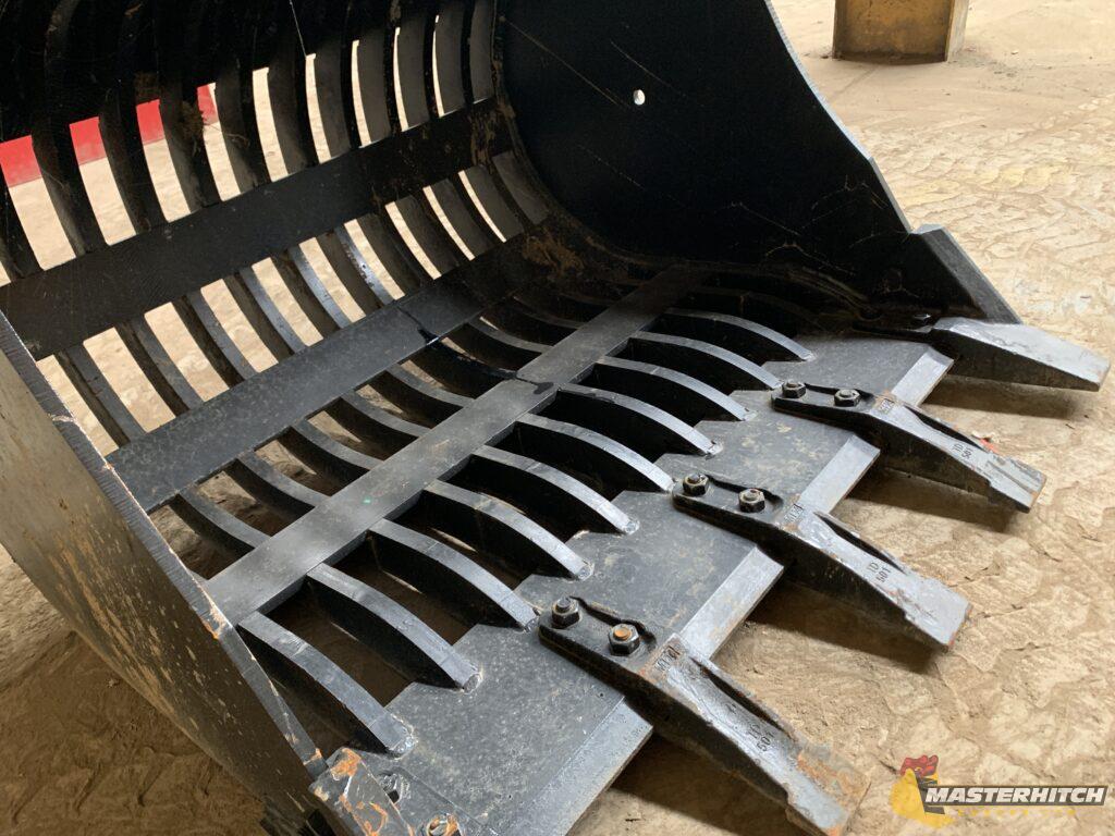 types of excavator buckets