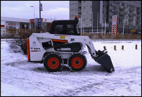 Skid Steer Loaders and Mining- Excavator Wood Splitter Attachment