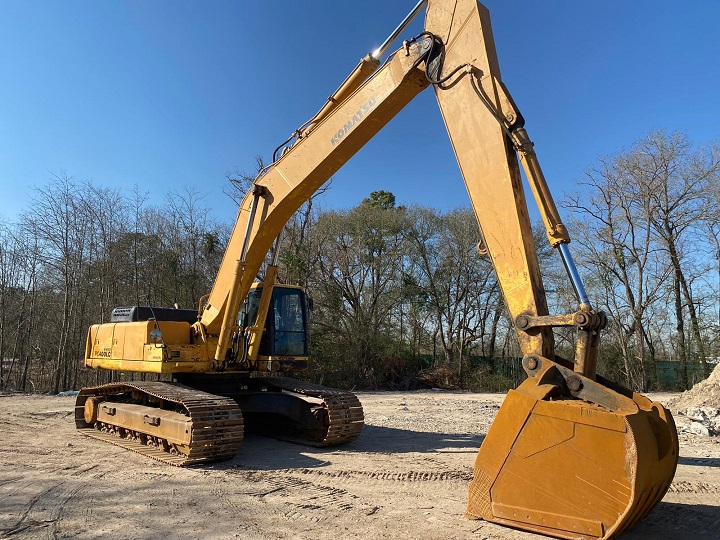 Selection of Komatsu PC400 Excavator for Earthwork – Hydraulic Hand Breaker