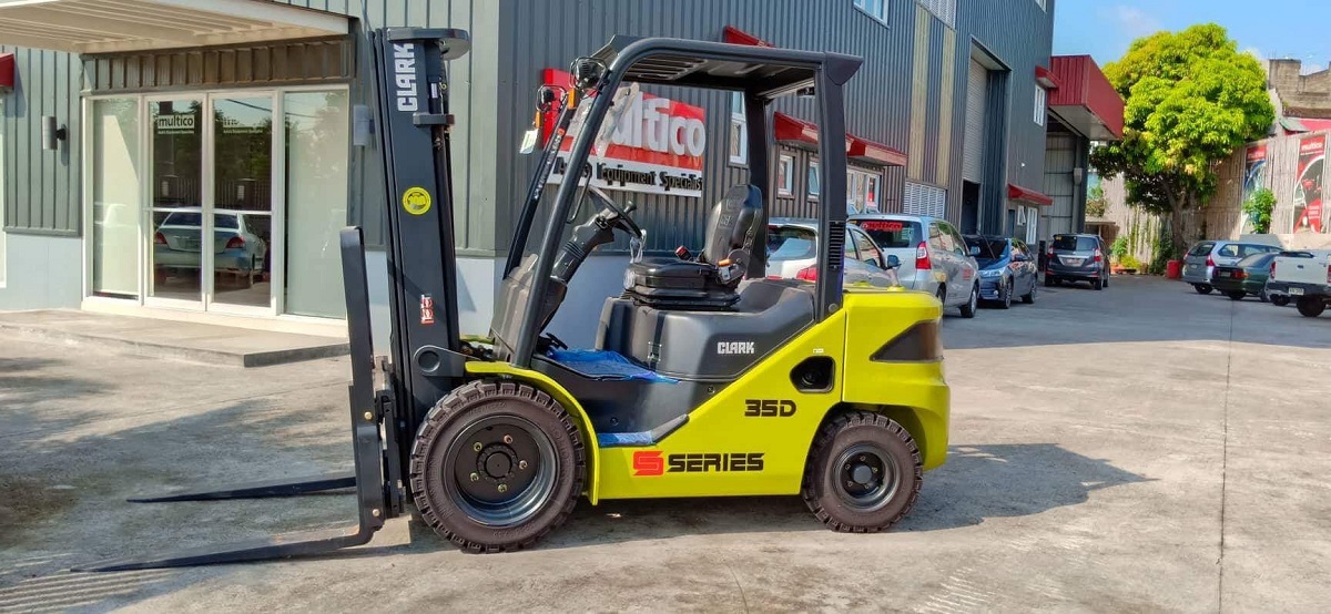 forklift charging stations
shipping area layout
